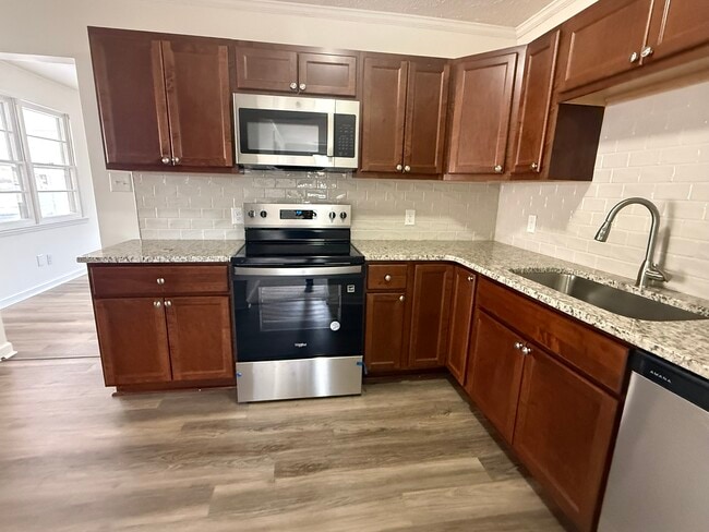 Photo - 671 E Forest St