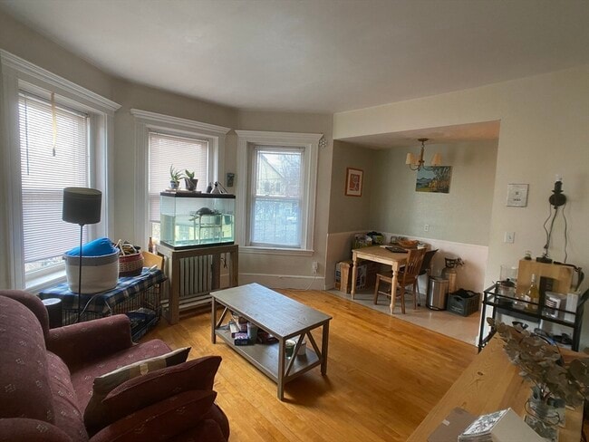 Building Photo - 590 Centre St Unit 8