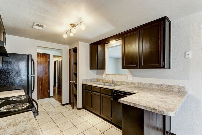 Photo - 974 Castlebury Mansion