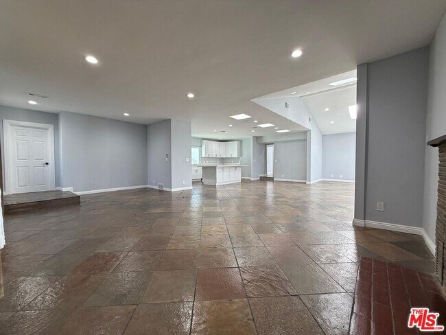 Photo - 15962 Gault St