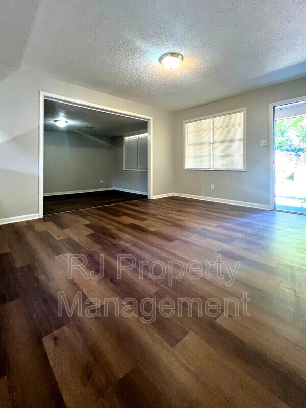 Photo - 609 Semple Ave