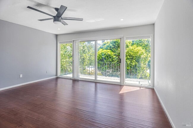 Photo - 363 Eden Roc Dr