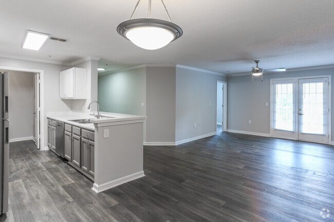 2BR, 2BA - 1,130 SF