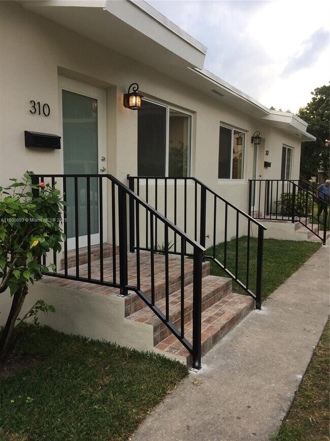 Photo - 310 SW 31st Ave Apartamento Unidad .