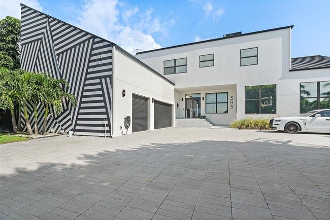 Photo - 585 Dolphin Ave SE