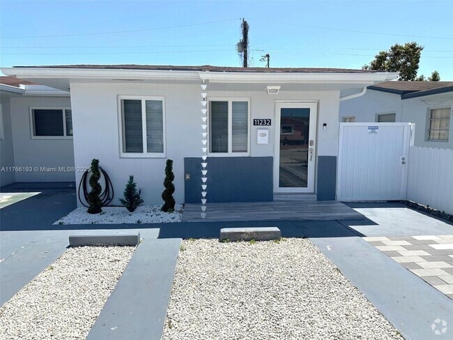 Building Photo - 11232 SW 5th St Rental