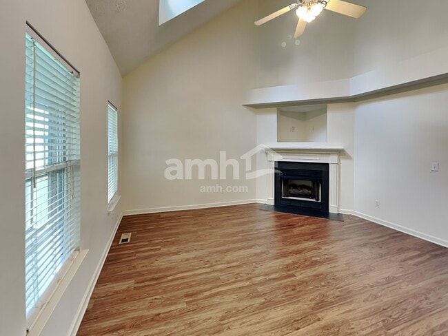 Photo - 212 Parrish Pl