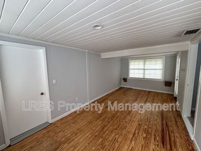 Photo - 429 Wiltshire Rd