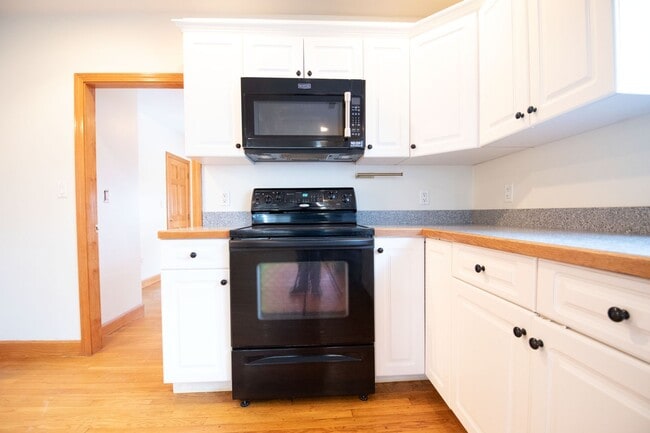 Photo - Amazing 3 bath in Brighton!!