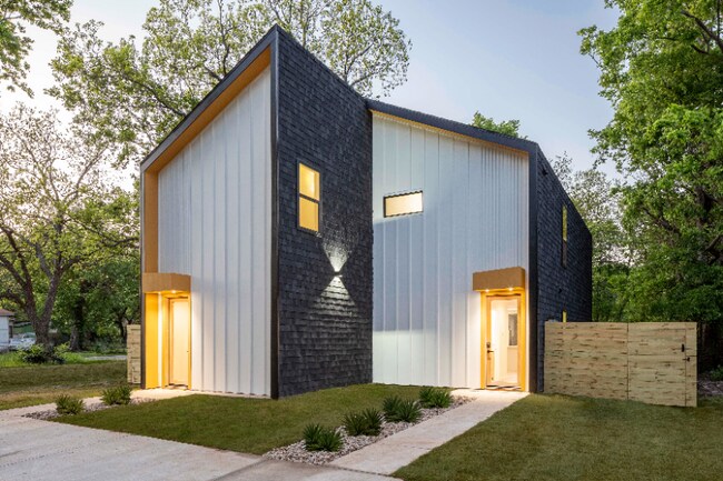 Photo - 605 E 7th St