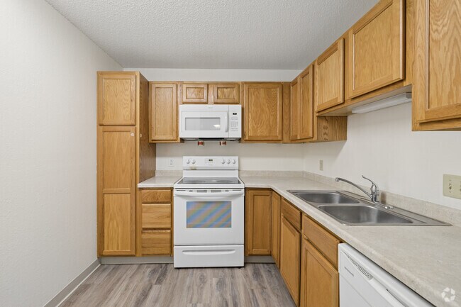 2BR, 2BA - 964SF - Kitchen
