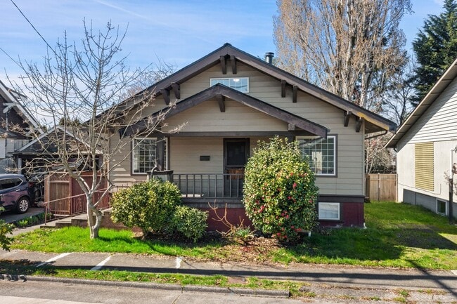 Tri-Level Home with Fenced Yard in West Bremerton - Tri-Level Home with Fenced Yard in West Bremerton
