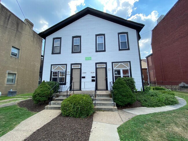 Photo - Stunning One Bedroom in Oakland! Second Floor Unit, Ample Natural Light & More!! Call Today! Unidad 32802