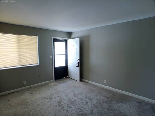 Photo - Cozy 2 bedroom and 1 bath apartment off 48th St to Gateway Ave off I-69 in Riverside, MO