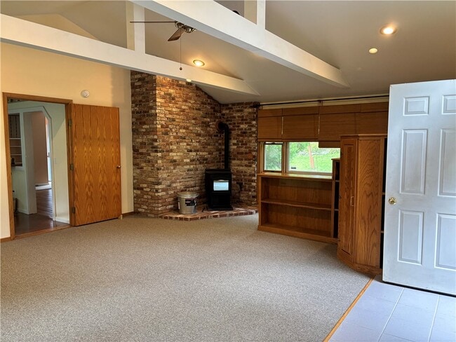 Photo - 446 Moss Hill Rd