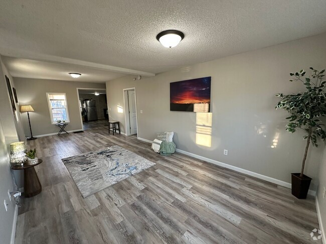 Building Photo - 2 bed, 2 bath home for rent in Waterloo, a...