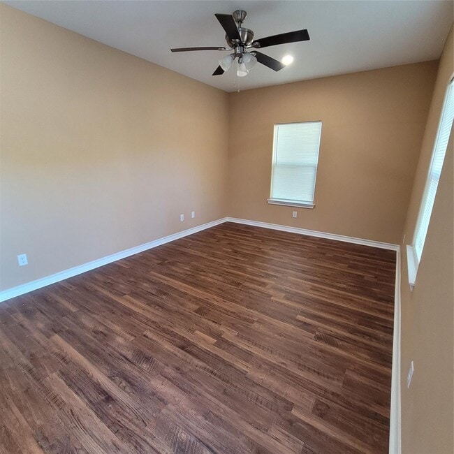 Photo - 2107 24th St N