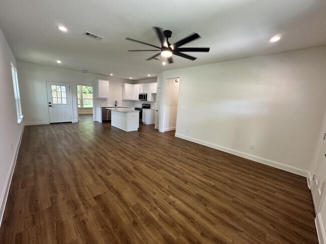Photo - 2216 Langford St