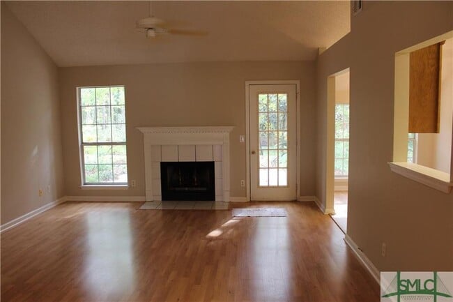 Photo - 3 bed 2 Bath Richmond Hill