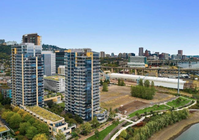 Building Photo - 1 BD Condo in Desirable South Waterfront Location! Unit 1107