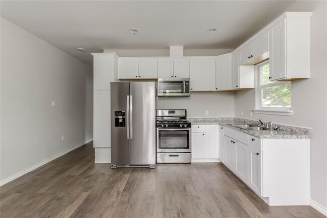 Photo - 412 Booth St