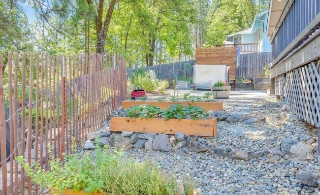 Photo - 22689 Cedar Pines Ave