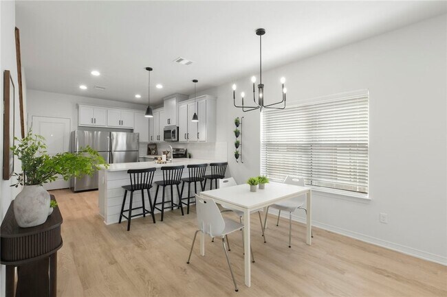 Photo - 228 Richards St