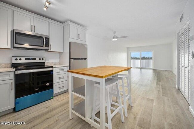 Photo - 2711 N Halifax Ave Unit 396