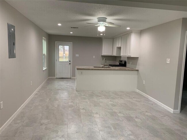 Photo - 17219 Lillian Ln