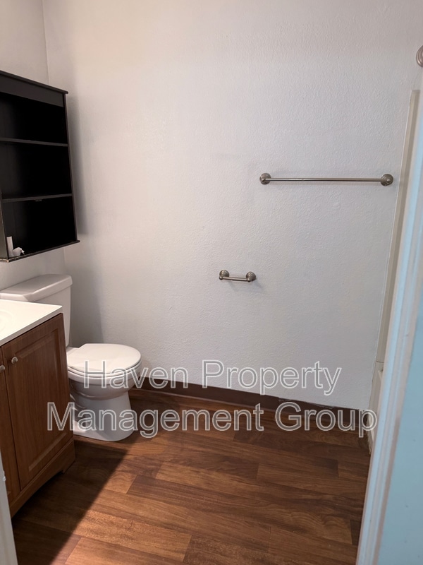 Photo - 32 W 7th St