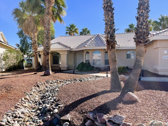 3 bedroom 2 Bath Lakefront home in the des... - 3 bedroom 2 Bath Lakefront home in the des...