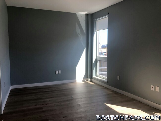 Building Photo - 35 S Huntington Ave Rental