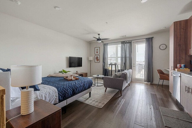 Building Photo - 2232 Empire Central Dr