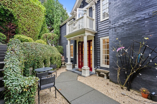 Photo - 1435 Newport Way