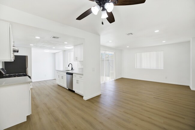 Coventry Square Apartments