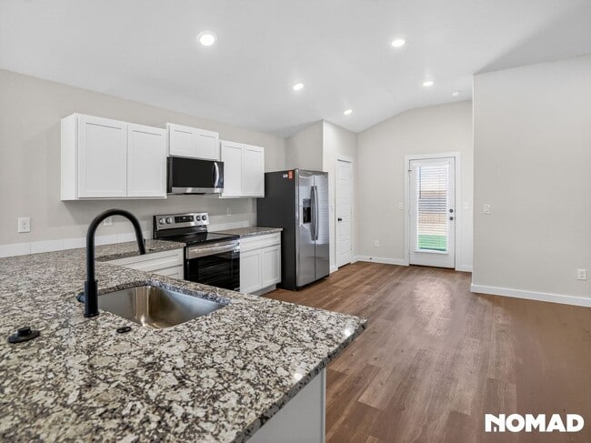 Photo - 2160 Langford Ave