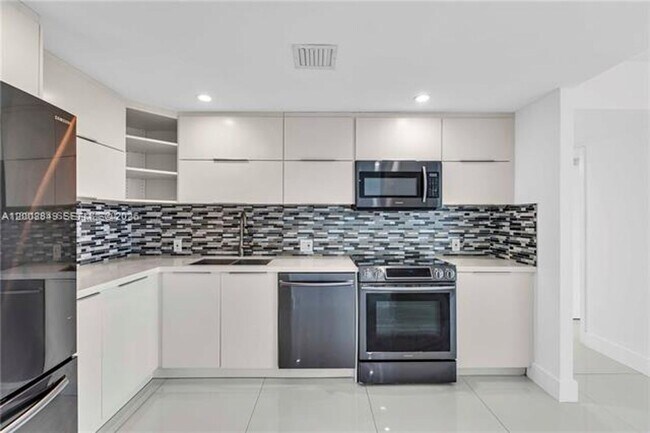 Photo - 100 Bayview Dr Unit 100 Bayview Dr # 508