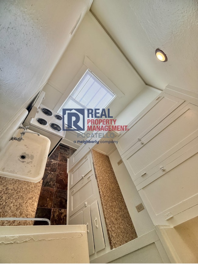 Photo - 734 E Halliday St Unit 2
