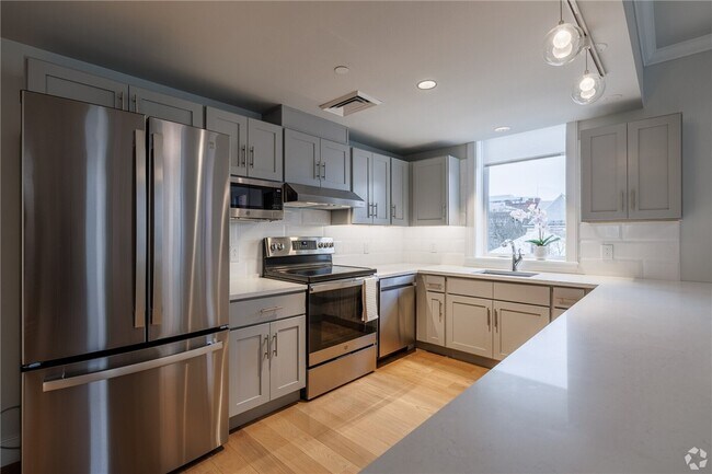 Photo - 105 W Court St