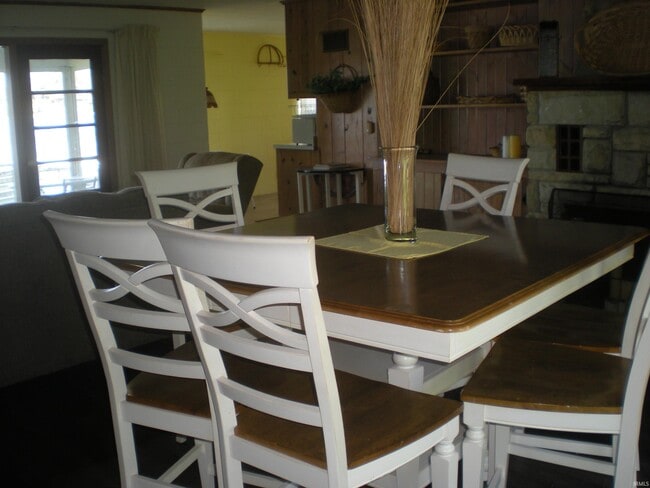 Photo - 35-Lane280 Lane 280 E