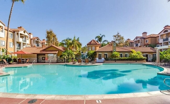 pool area facing clubhouse and gym - 1950 Camino De La Reina Unit River Colony