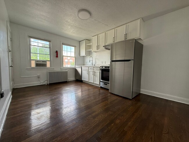 Photo - 2425 E St NE Unit 3
