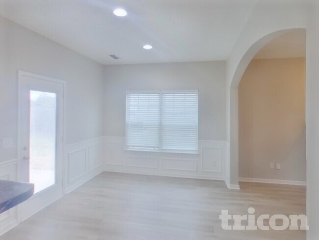 Photo - 1107 Selous Dr