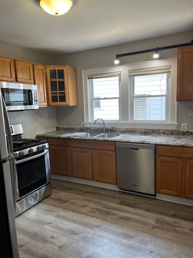 Building Photo - 2338 N 54th St Unit Duplex Lower