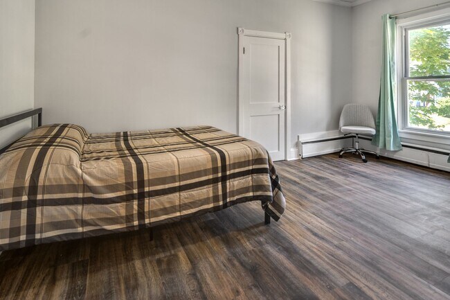 Photo - 710 E State St Unit 1BR SUBLET