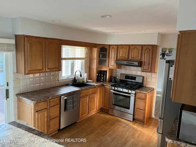 Photo - 128 Whalepond Rd