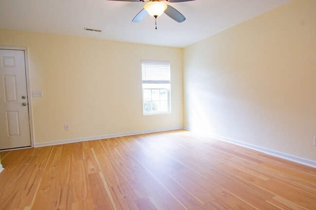 Photo - 4 Bedroom 3 Bathroom Home- Pets Okay!