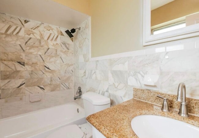 Photo - 935 Ridgeside Ct