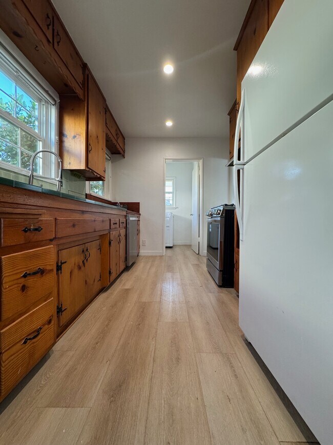 Photo - 22051 Vanowen St