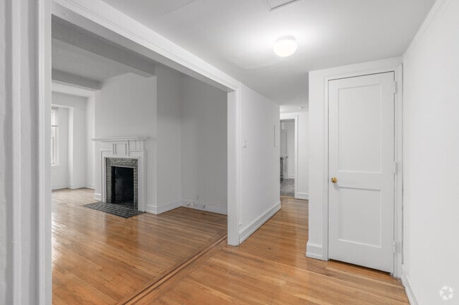 1BR, 1BA - 864SF - Entry - McCallum Apartments